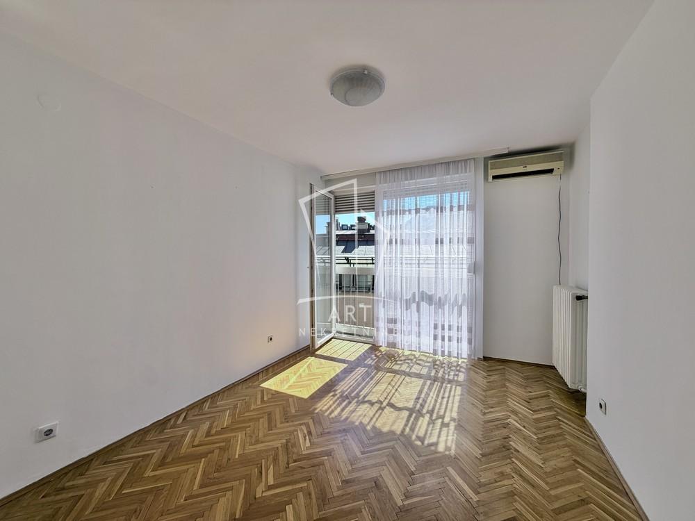 Stan na prodaju u Beogradu, Palilula, troiposoban, 69m2, cena 242000 evra