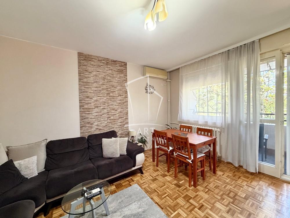 Stan na prodaju u Beogradu, Labudovo brdo, dvoiposoban, 56m2, cena 162000 evra