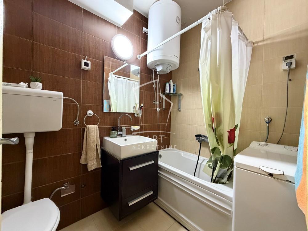 Stan na prodaju u Beogradu, Labudovo brdo, dvoiposoban, 56m2, cena 162000 evra