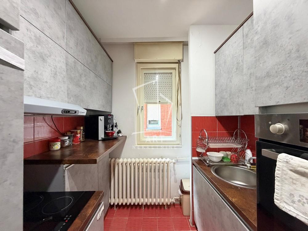 Stan na prodaju u Beogradu, Labudovo brdo, dvoiposoban, 56m2, cena 162000 evra