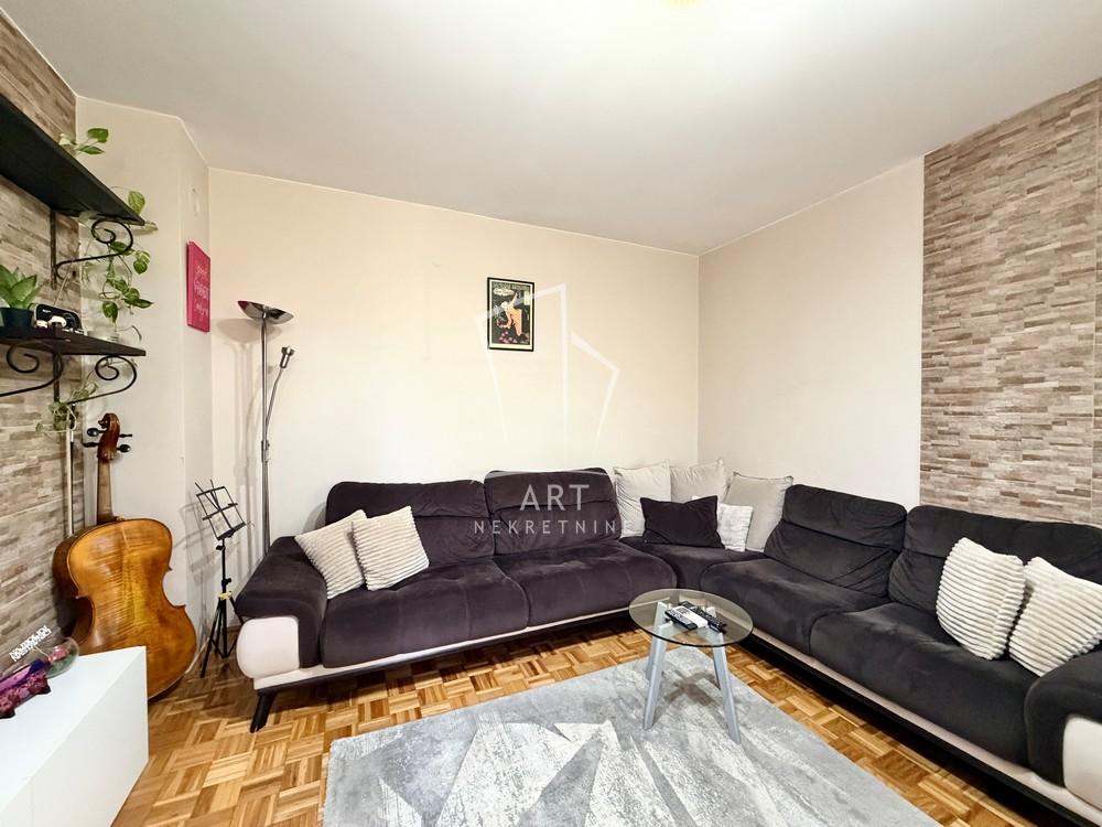 Stan na prodaju u Beogradu, Labudovo brdo, dvoiposoban, 56m2, cena 162000 evra