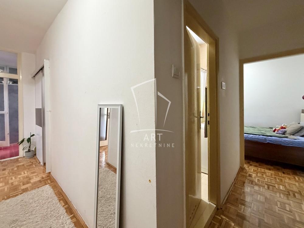 Stan na prodaju u Beogradu, Labudovo brdo, dvoiposoban, 56m2, cena 162000 evra
