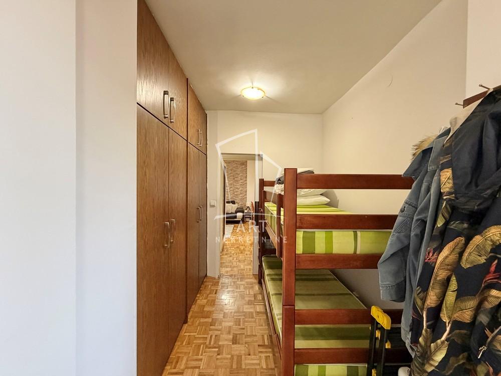 Stan na prodaju u Beogradu, Labudovo brdo, dvoiposoban, 56m2, cena 162000 evra