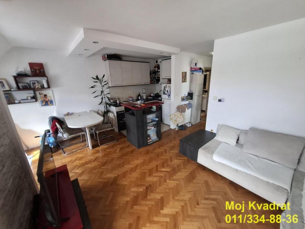 Stan na prodaju u Beogradu, Kalvarija, jednoiposoban, 37m2, cena 137000 evra