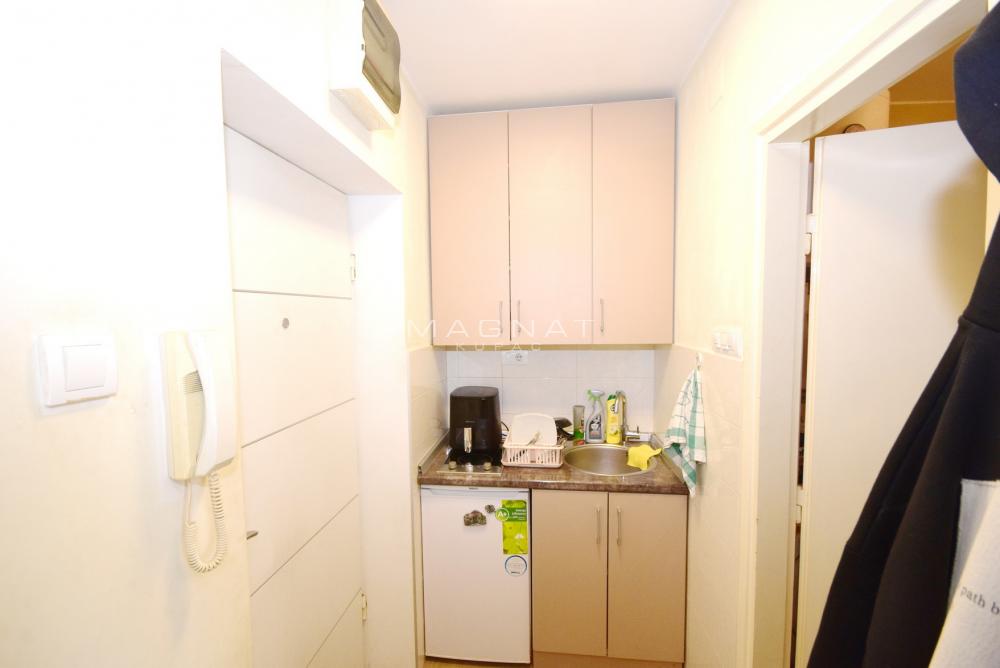 Stan na prodaju u Beogradu, Vračar, jednoiposoban, 27m2, cena 148500 evra
