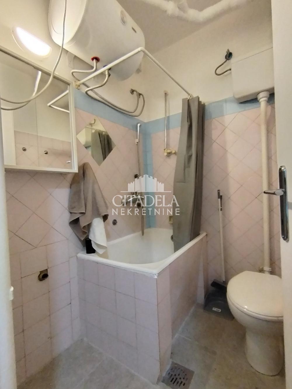 Stan na prodaju u Beogradu, Banovo brdo, dvoiposoban, 47m2, cena 170000 evra