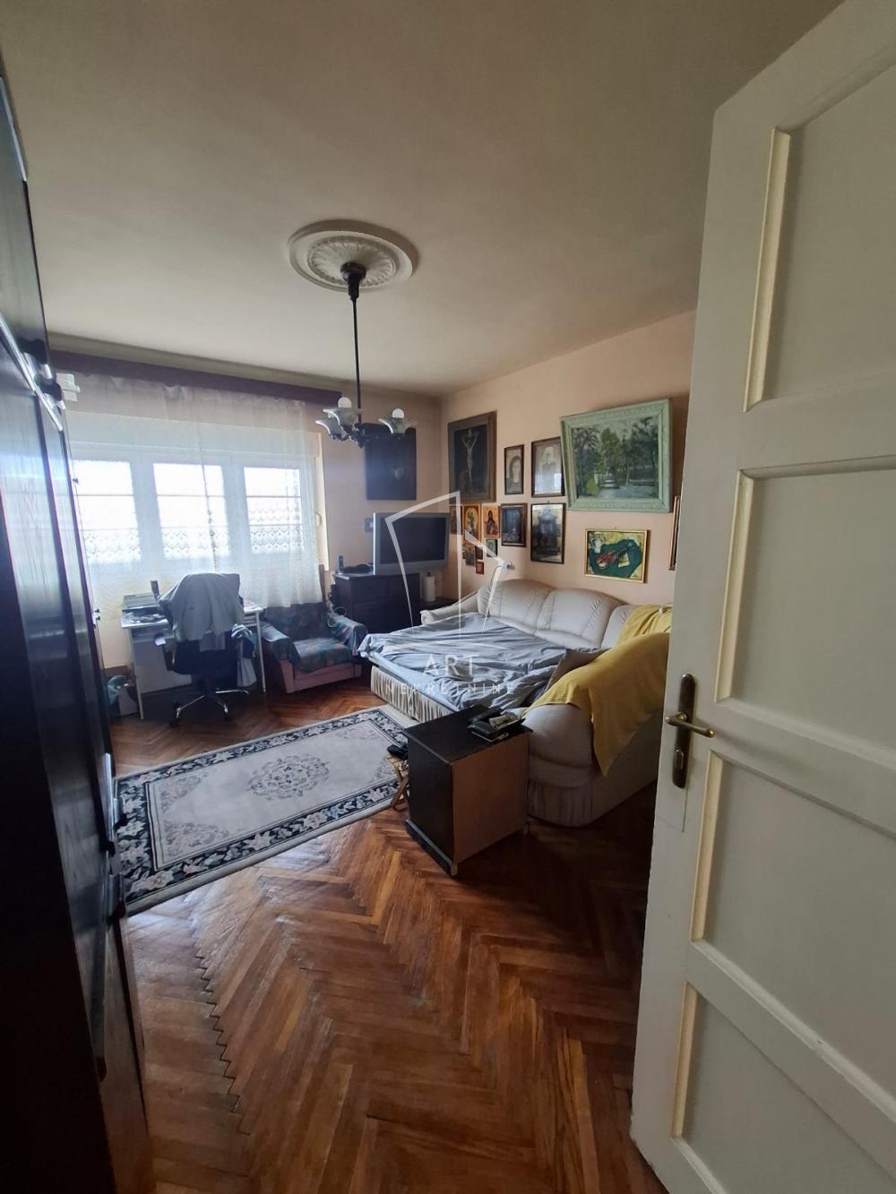 Stan na prodaju u Beogradu, Slavija, cetvorosoban, 81m2, cena 365000 evra