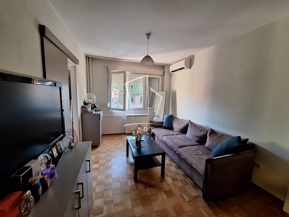 Stan na prodaju u Beogradu, Crveni Krst, jednoiposoban, 27m2, cena 148500 evra