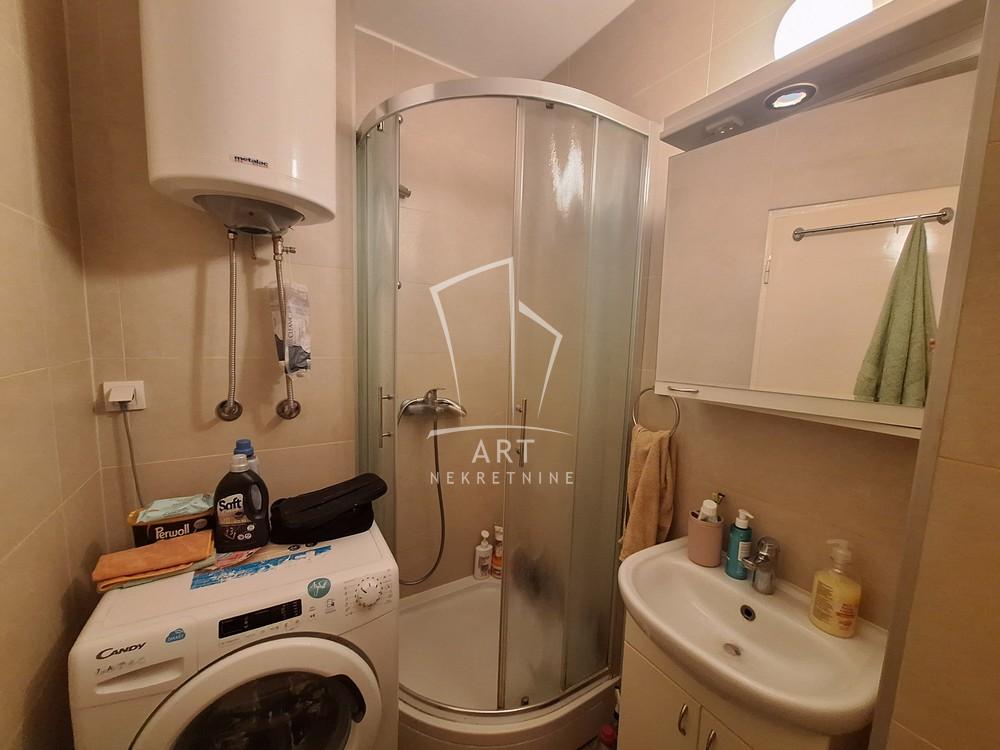 Stan na prodaju u Beogradu, Crveni Krst, jednoiposoban, 27m2, cena 148500 evra