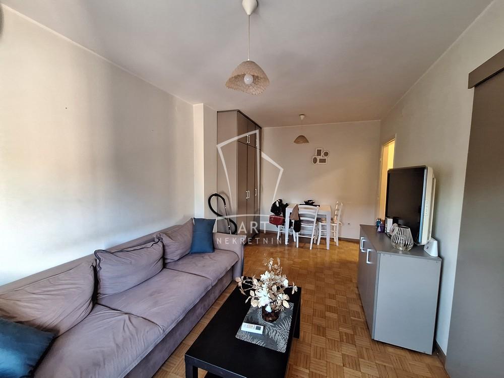 Stan na prodaju u Beogradu, Crveni Krst, jednoiposoban, 27m2, cena 148500 evra
