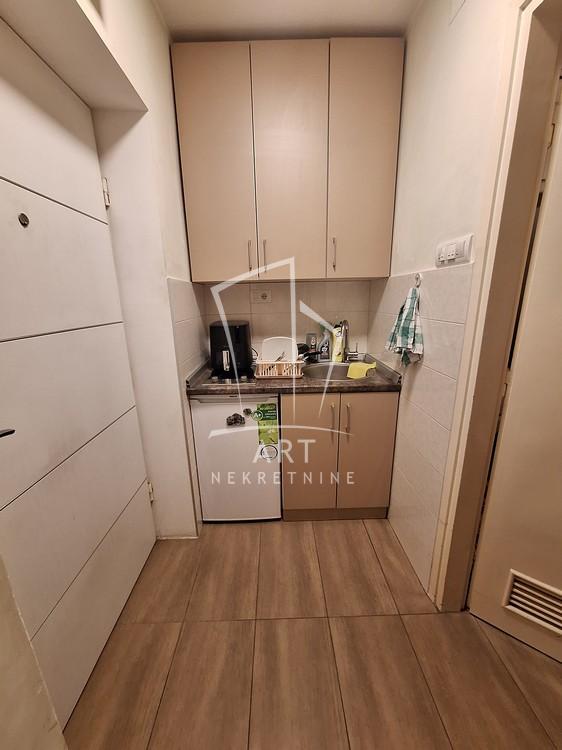 Stan na prodaju u Beogradu, Crveni Krst, jednoiposoban, 27m2, cena 148500 evra
