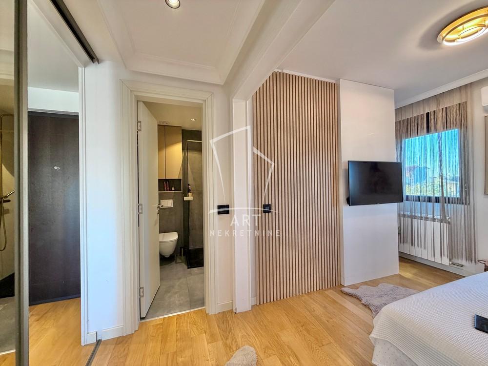 Stan na prodaju u Beogradu, Činovnička kolonija, trosoban, 82m2, cena 352000 evra