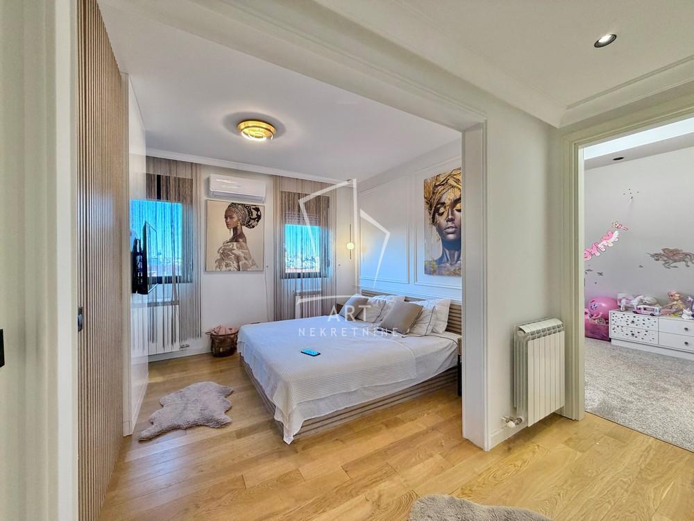 Stan na prodaju u Beogradu, Činovnička kolonija, trosoban, 82m2, cena 352000 evra