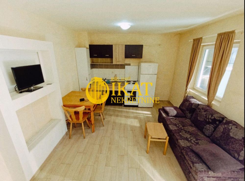 Stan na prodaju u Beogradu, Olimp, jednoiposoban, 61m2, cena 135000 evra