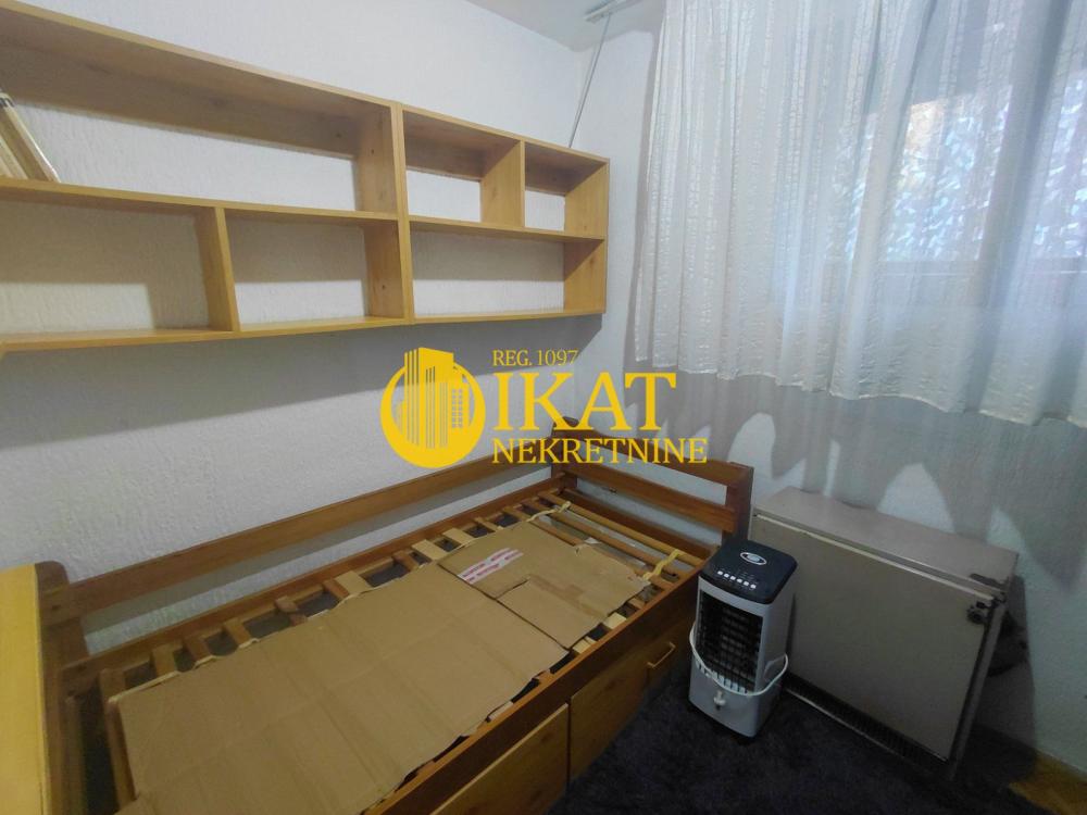 Stan na prodaju u Beogradu, Karaburma, jednoiposoban, 31m2, cena 75000 evra