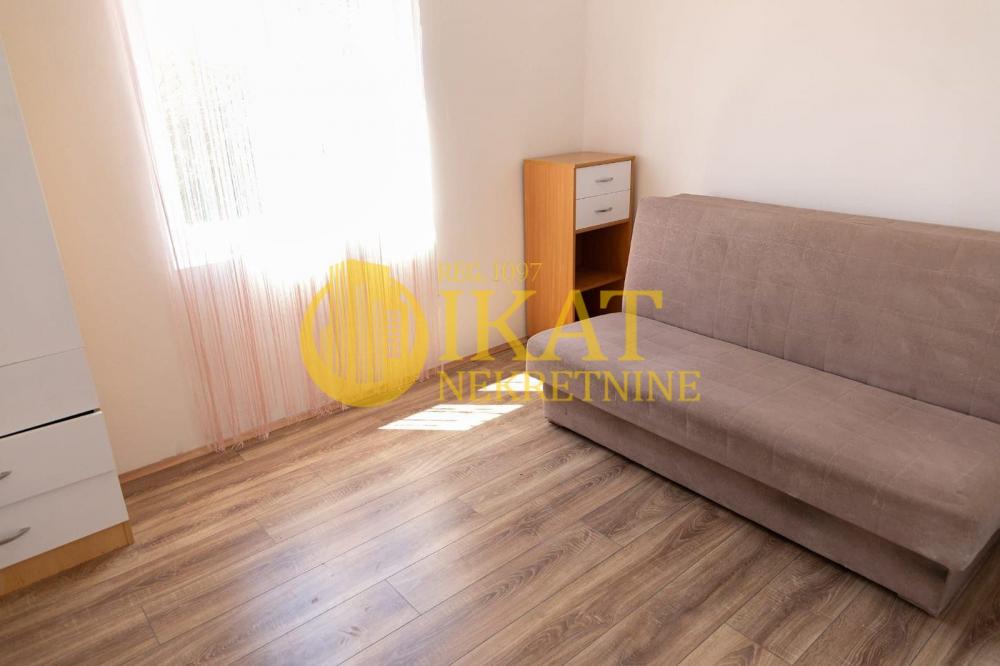 Stan na prodaju u Beogradu, Rakovica, trosoban, 71m2, cena 156000 evra