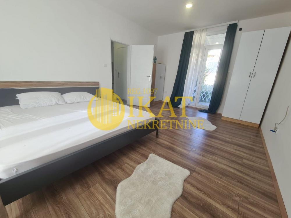 Stan na prodaju u Beogradu, Rakovica, trosoban, 71m2, cena 156000 evra