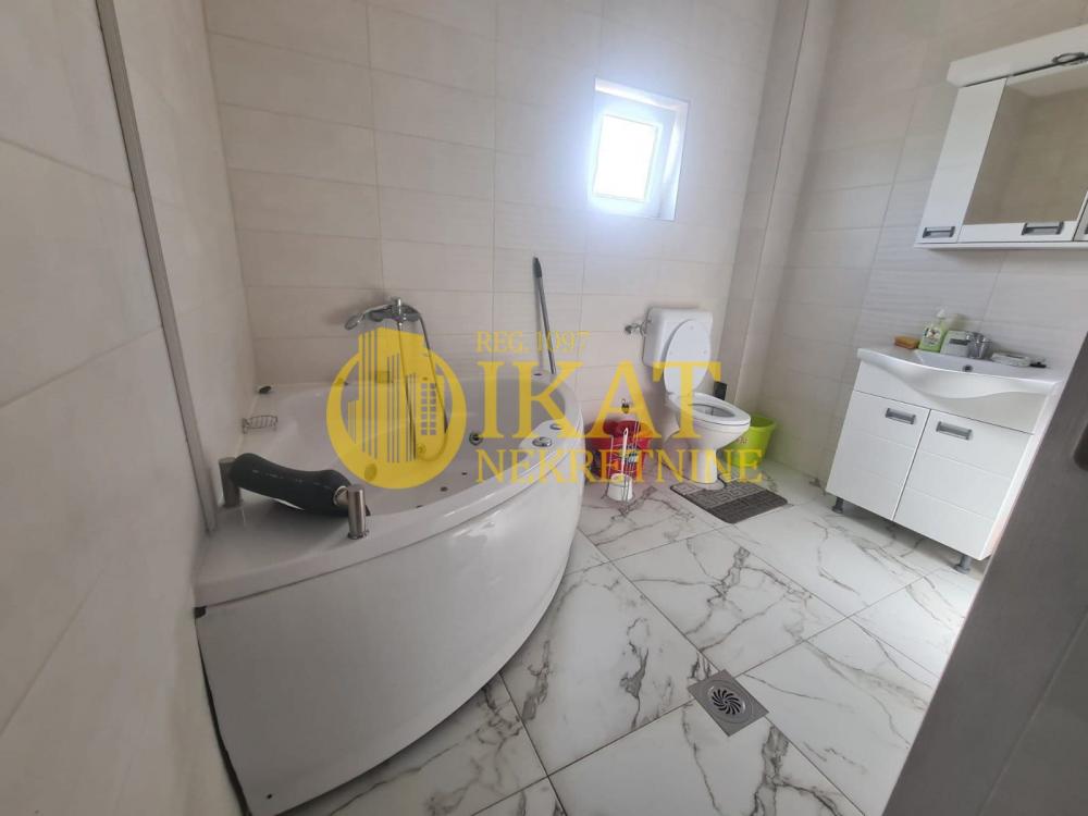Stan na prodaju u Beogradu, Rakovica, trosoban, 71m2, cena 156000 evra