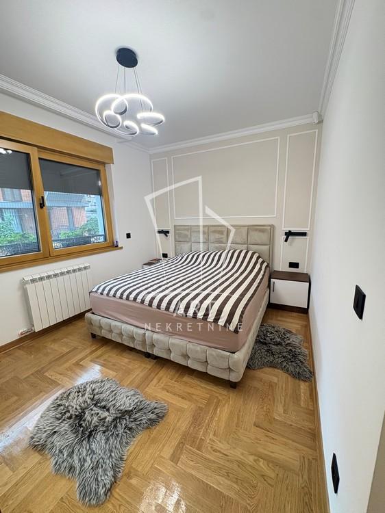 Stan na prodaju u Beogradu, Zvezdara, trosoban, 68m2, cena 365000 evra