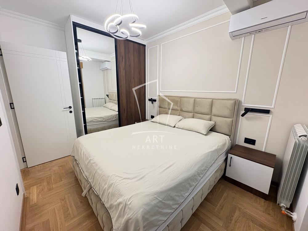 Stan na prodaju u Beogradu, Zvezdara, trosoban, 68m2, cena 365000 evra