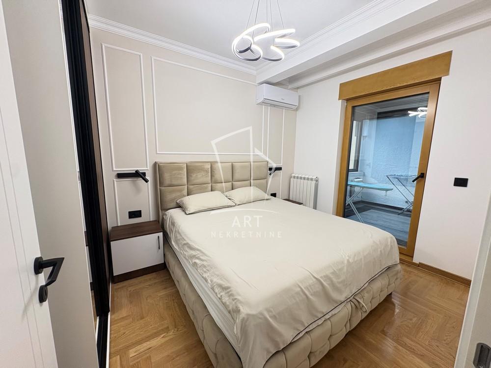 Stan na prodaju u Beogradu, Zvezdara, trosoban, 68m2, cena 365000 evra
