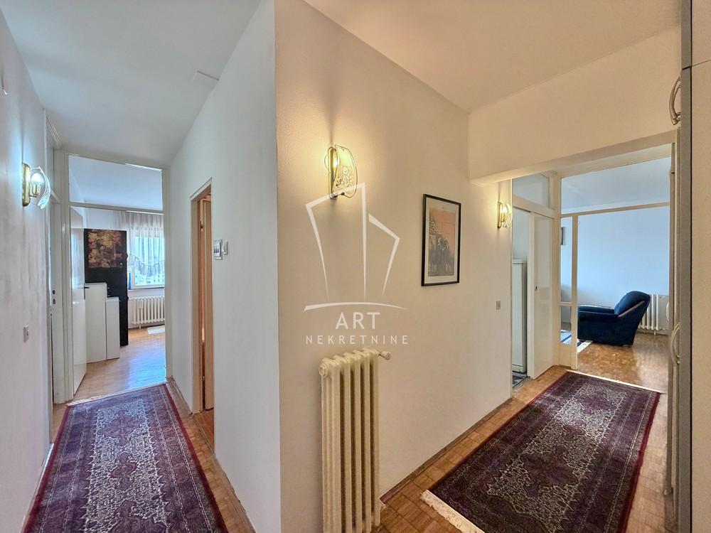 Stan na prodaju u Beogradu, Novi Beograd, dvoiposoban, 67m2, cena 237000 evra