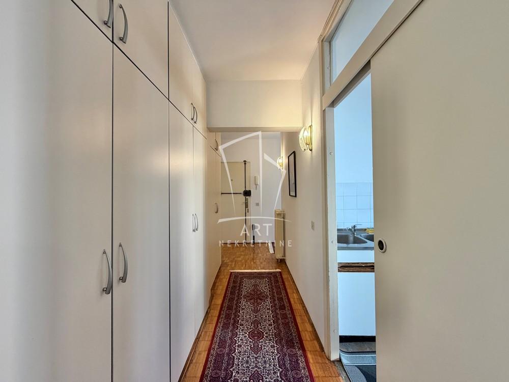 Stan na prodaju u Beogradu, Novi Beograd, dvoiposoban, 67m2, cena 237000 evra