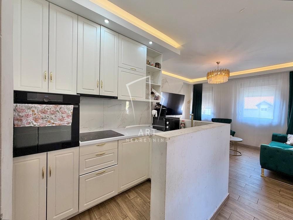 Stan na prodaju u Beogradu, Surčin, dvoiposoban, 52m2, cena 152000 evra