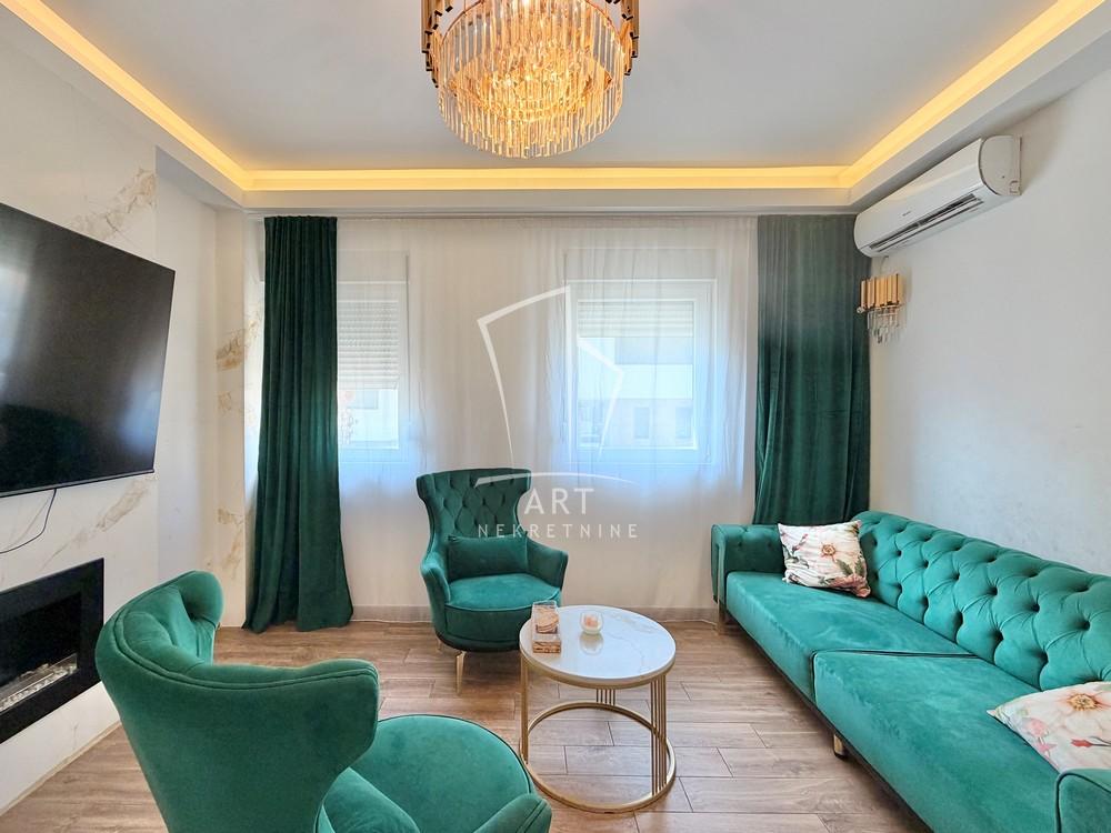 Stan na prodaju u Beogradu, Surčin, dvoiposoban, 52m2, cena 152000 evra