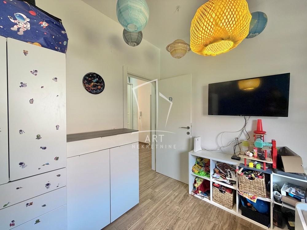 Stan na prodaju u Beogradu, Surčin, dvoiposoban, 52m2, cena 152000 evra