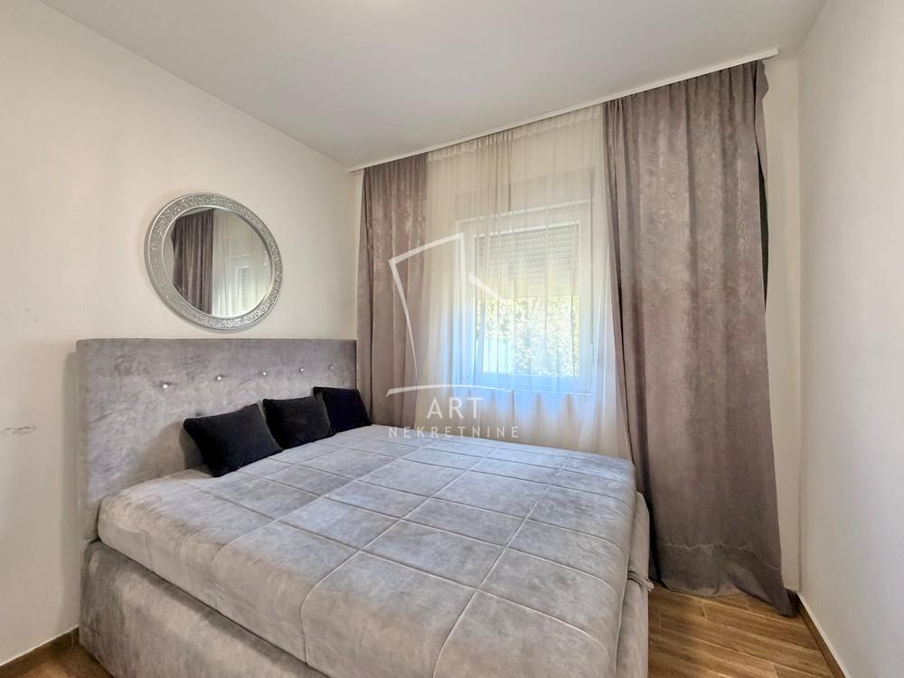 Stan na prodaju u Beogradu, Surčin, dvoiposoban, 52m2, cena 152000 evra
