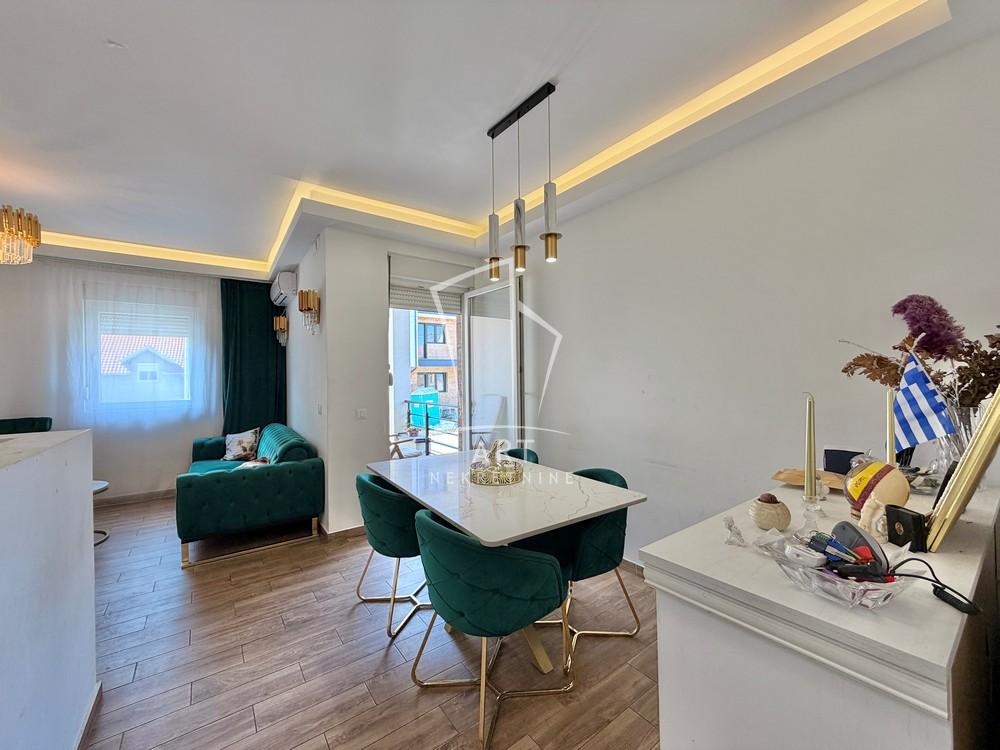 Stan na prodaju u Beogradu, Surčin, dvoiposoban, 52m2, cena 152000 evra