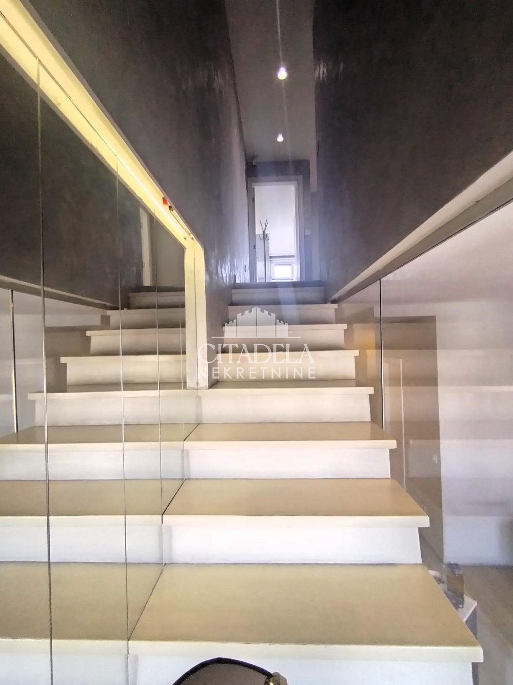 Stan na prodaju u Beogradu, Đeram pijaca, 118m2, cena 383500 evra
