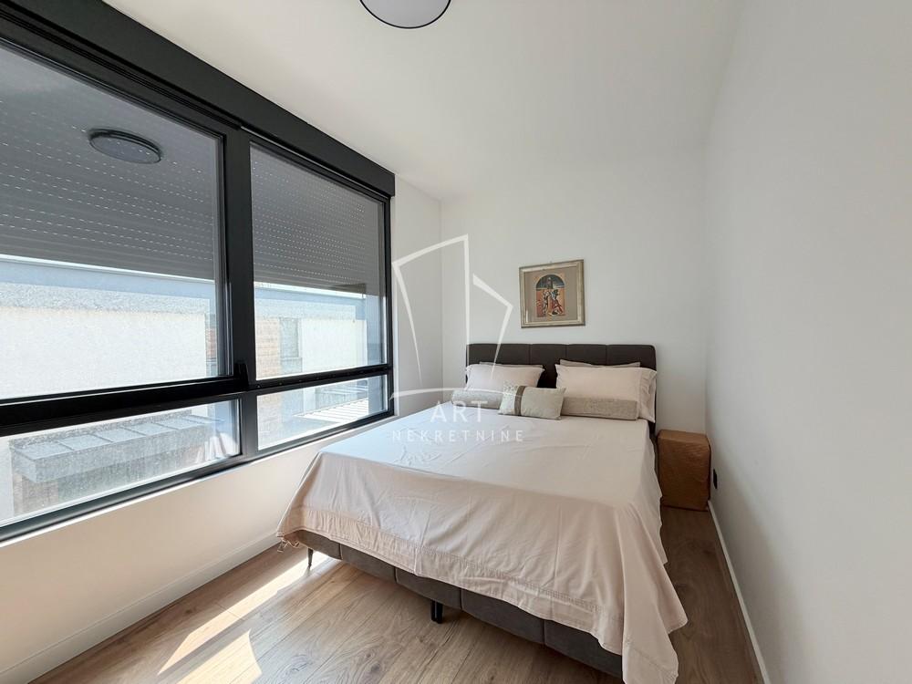 Stan na prodaju u Beogradu, Novi Beograd, 157m2, cena 980000 evra