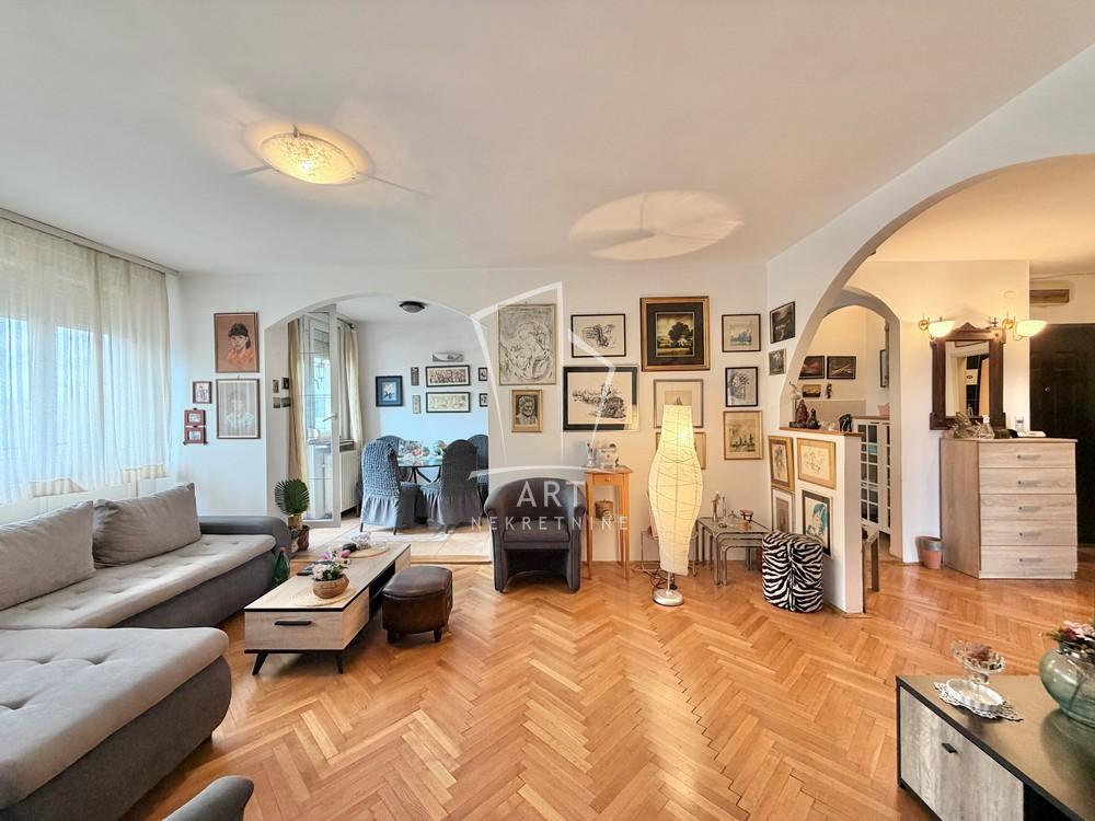 Stan na prodaju u Beogradu, Novi Beograd blok 21 (10. gimnazija), cetvorosoban, 103m2, cena 500000 evra