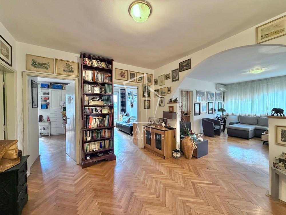 Stan na prodaju u Beogradu, Novi Beograd blok 21 (10. gimnazija), cetvorosoban, 103m2, cena 500000 evra