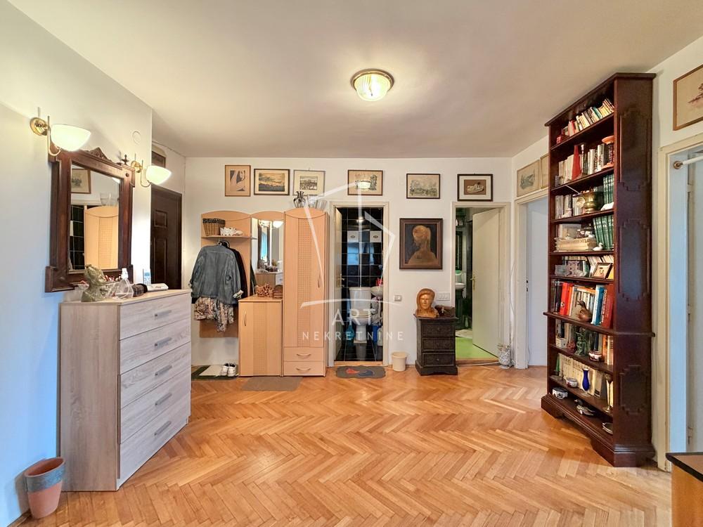 Stan na prodaju u Beogradu, Novi Beograd blok 21 (10. gimnazija), cetvorosoban, 103m2, cena 500000 evra
