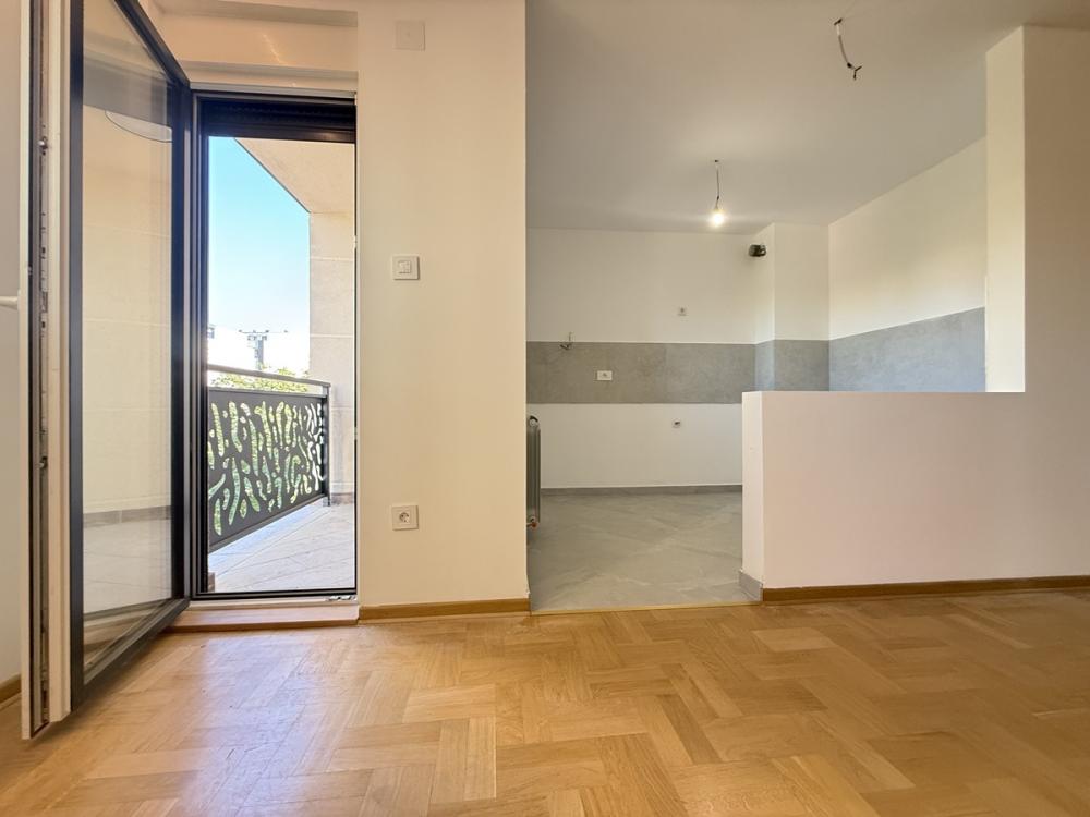 Stan na prodaju u Beogradu, Cvetkova pijaca, trosoban, 65m2, cena 205000 evra