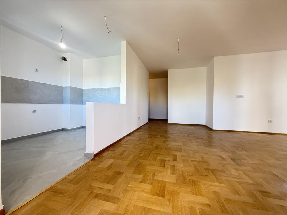 Stan na prodaju u Beogradu, Cvetkova pijaca, trosoban, 65m2, cena 205000 evra