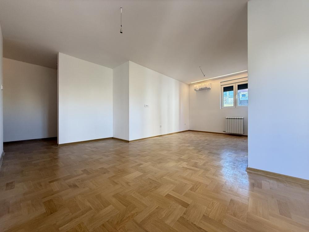 Stan na prodaju u Beogradu, Cvetkova pijaca, trosoban, 65m2, cena 205000 evra