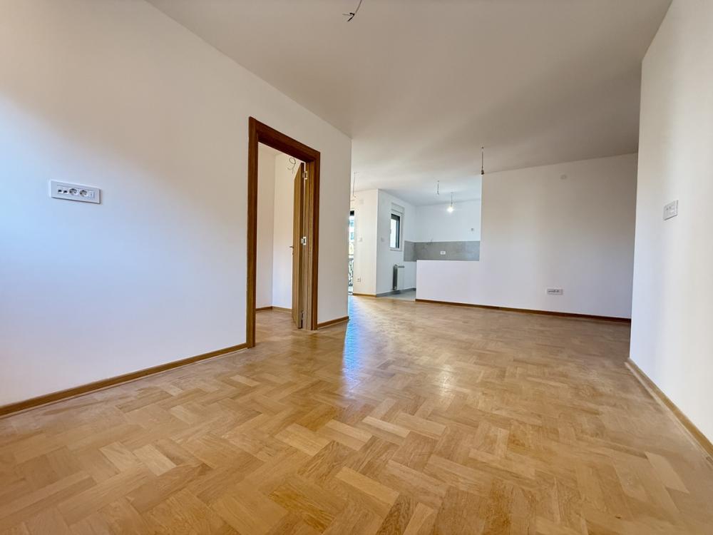 Stan na prodaju u Beogradu, Cvetkova pijaca, trosoban, 65m2, cena 205000 evra