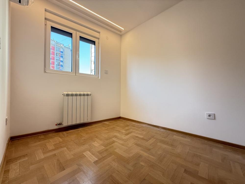 Stan na prodaju u Beogradu, Cvetkova pijaca, trosoban, 65m2, cena 205000 evra