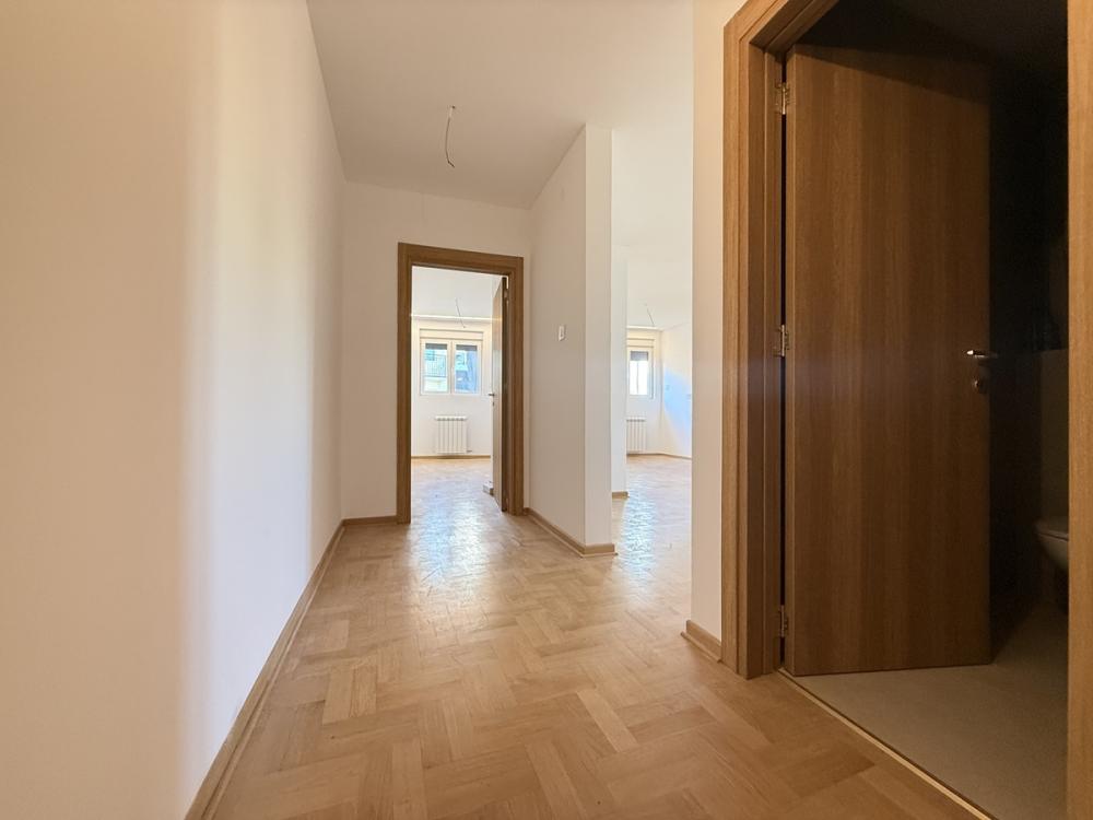 Stan na prodaju u Beogradu, Cvetkova pijaca, trosoban, 65m2, cena 205000 evra