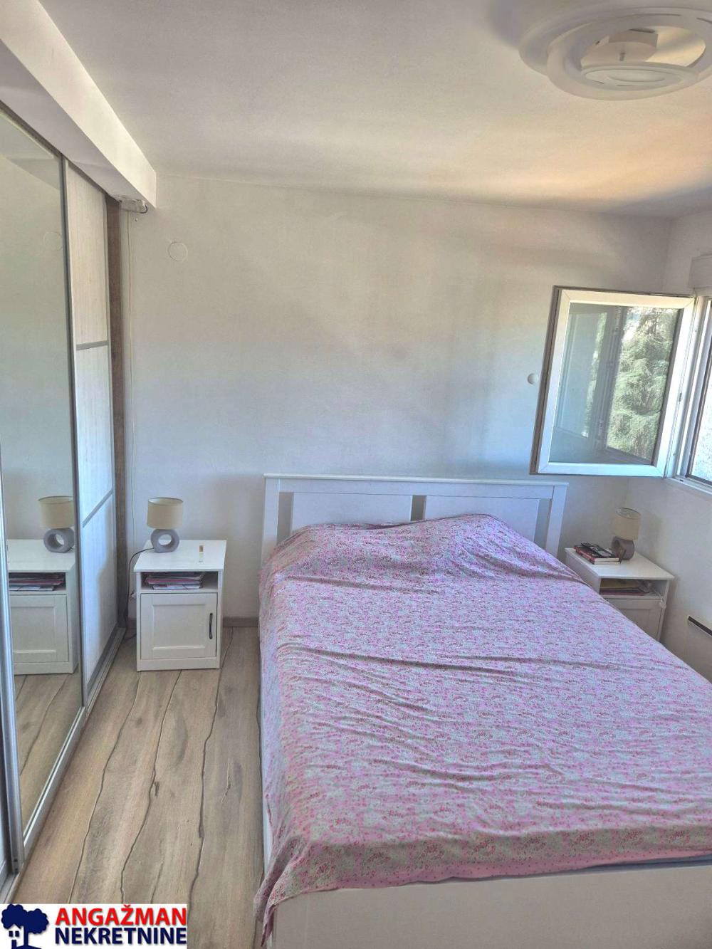 Stan na prodaju u Beogradu, Meandri, cetvorosoban, 70m2, cena 185000 evra