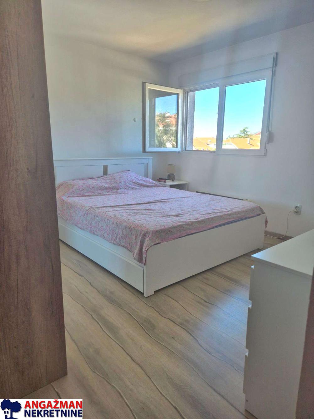 Stan na prodaju u Beogradu, Meandri, cetvorosoban, 70m2, cena 185000 evra
