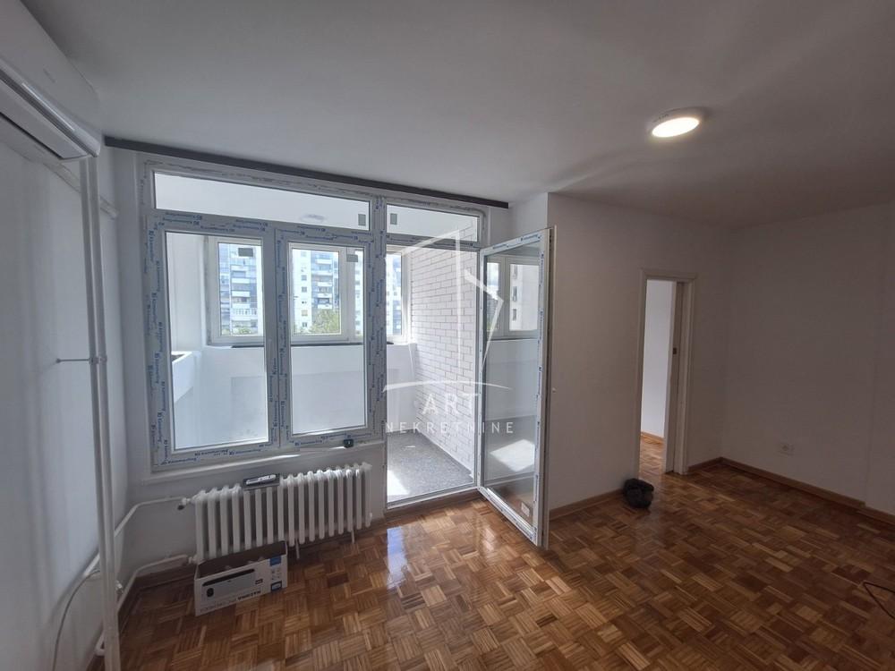 Stan na prodaju u Beogradu, Novi Beograd blok 63, jednoiposoban, 34m2, cena 159000 evra