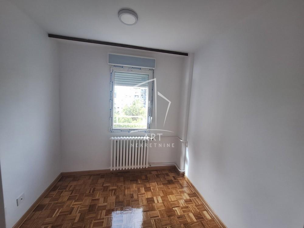 Stan na prodaju u Beogradu, Novi Beograd blok 63, jednoiposoban, 34m2, cena 159000 evra