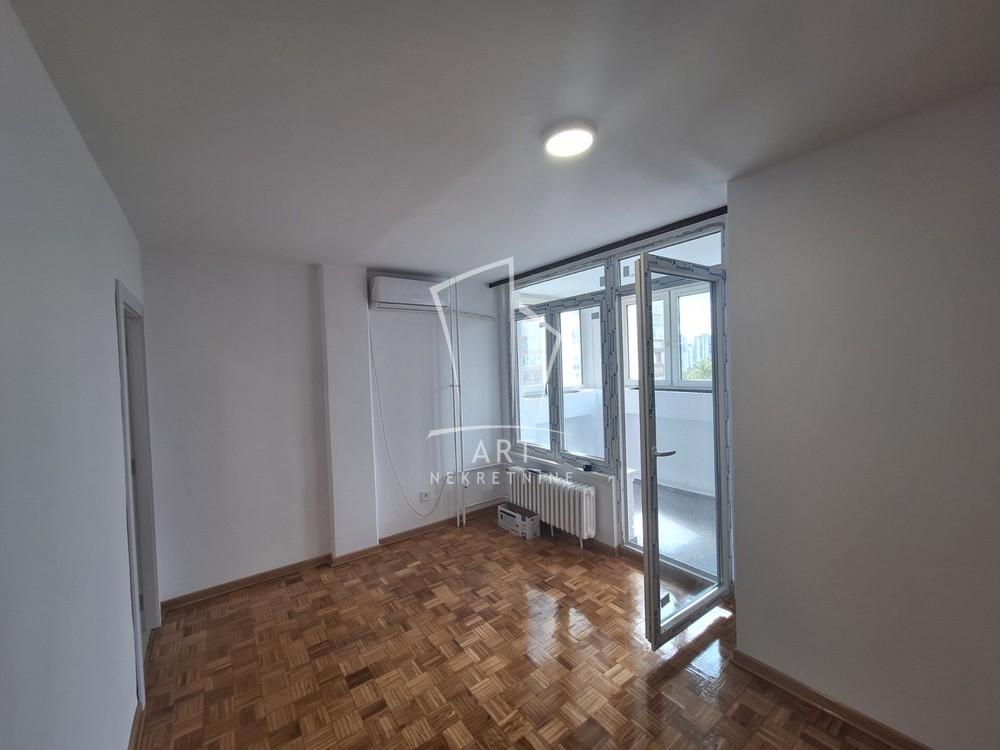 Stan na prodaju u Beogradu, Novi Beograd blok 63, jednoiposoban, 34m2, cena 159000 evra