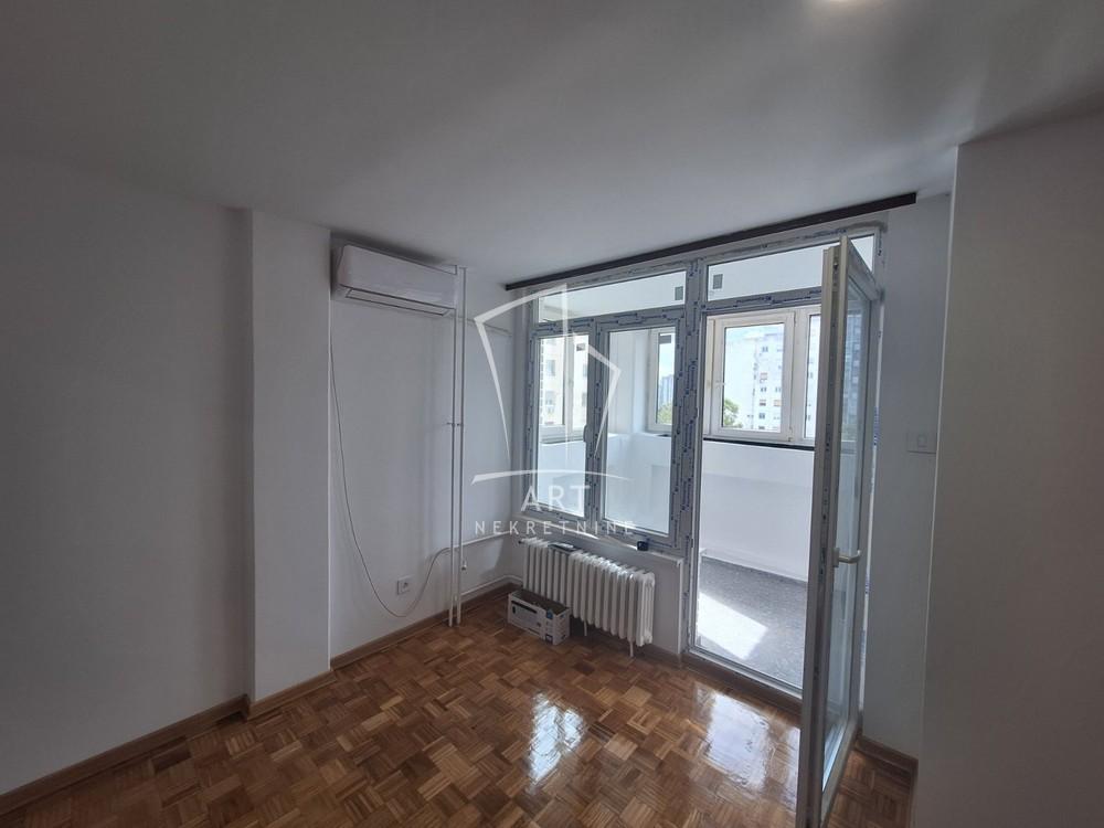 Stan na prodaju u Beogradu, Novi Beograd blok 63, jednoiposoban, 34m2, cena 159000 evra