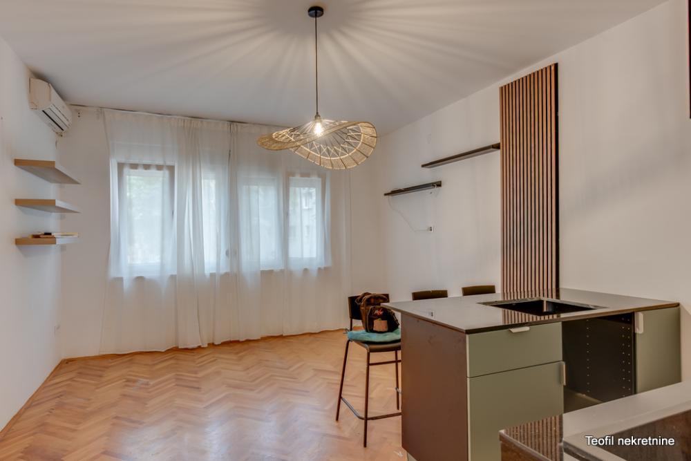 Stan na prodaju u Beogradu, Zemun, trosoban, 60m2, cena 185000 evra